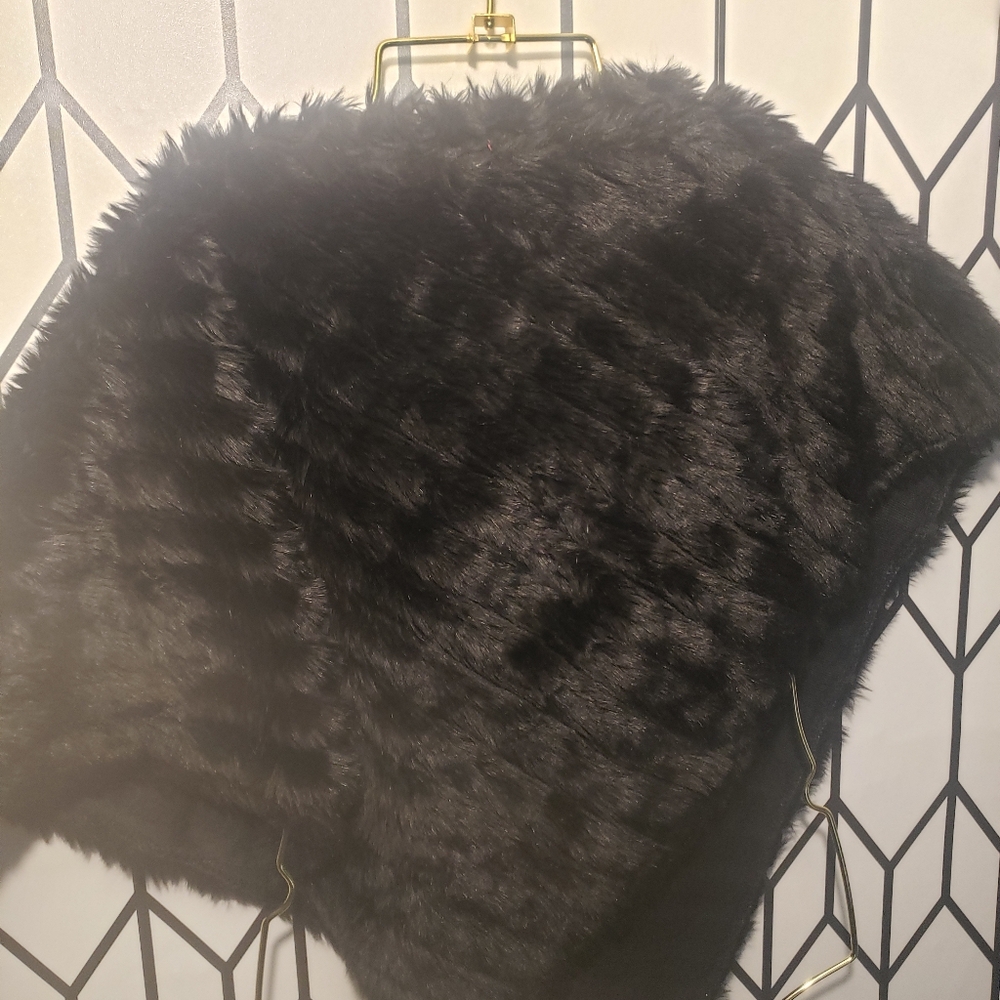 Fur Poncho - Picture 12 of 14